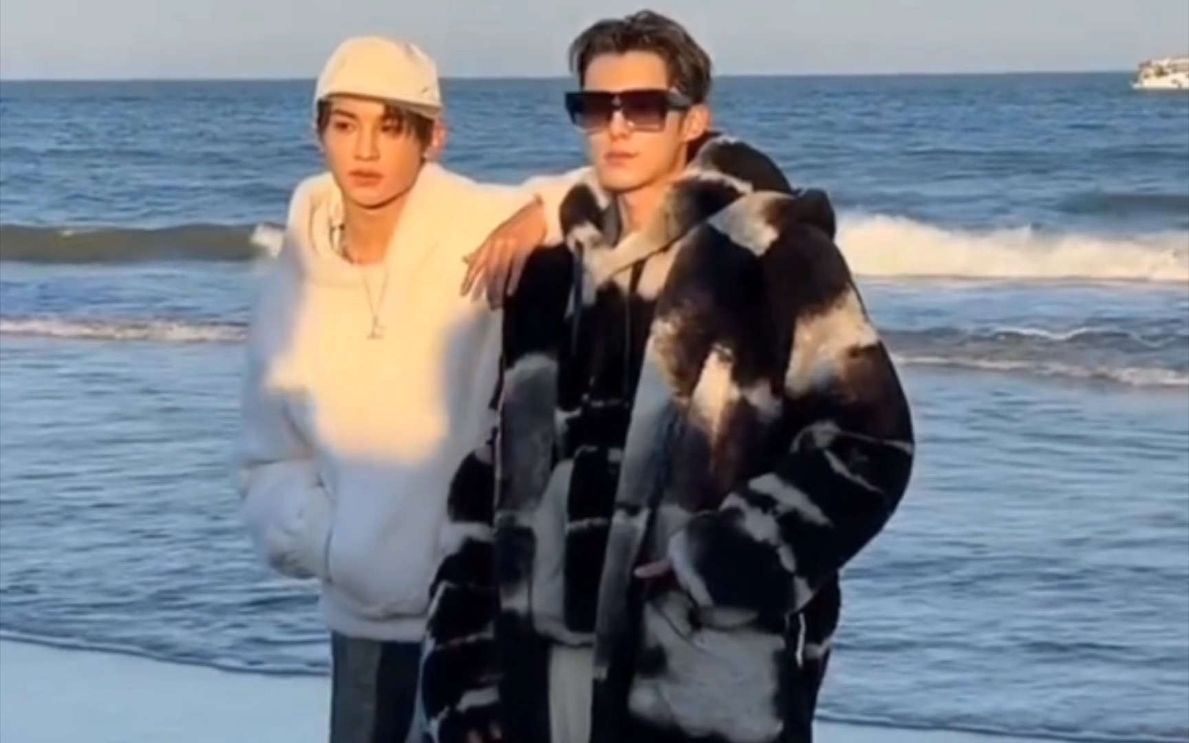 【王鹤棣/黄明昊】lv阿那秀现场,别人的名利场,他俩的游乐场!