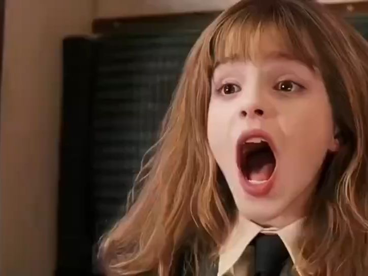 哈利波特女主赫敏,25岁的时候拍大片,挑战不一样的自己,网友直呼辣