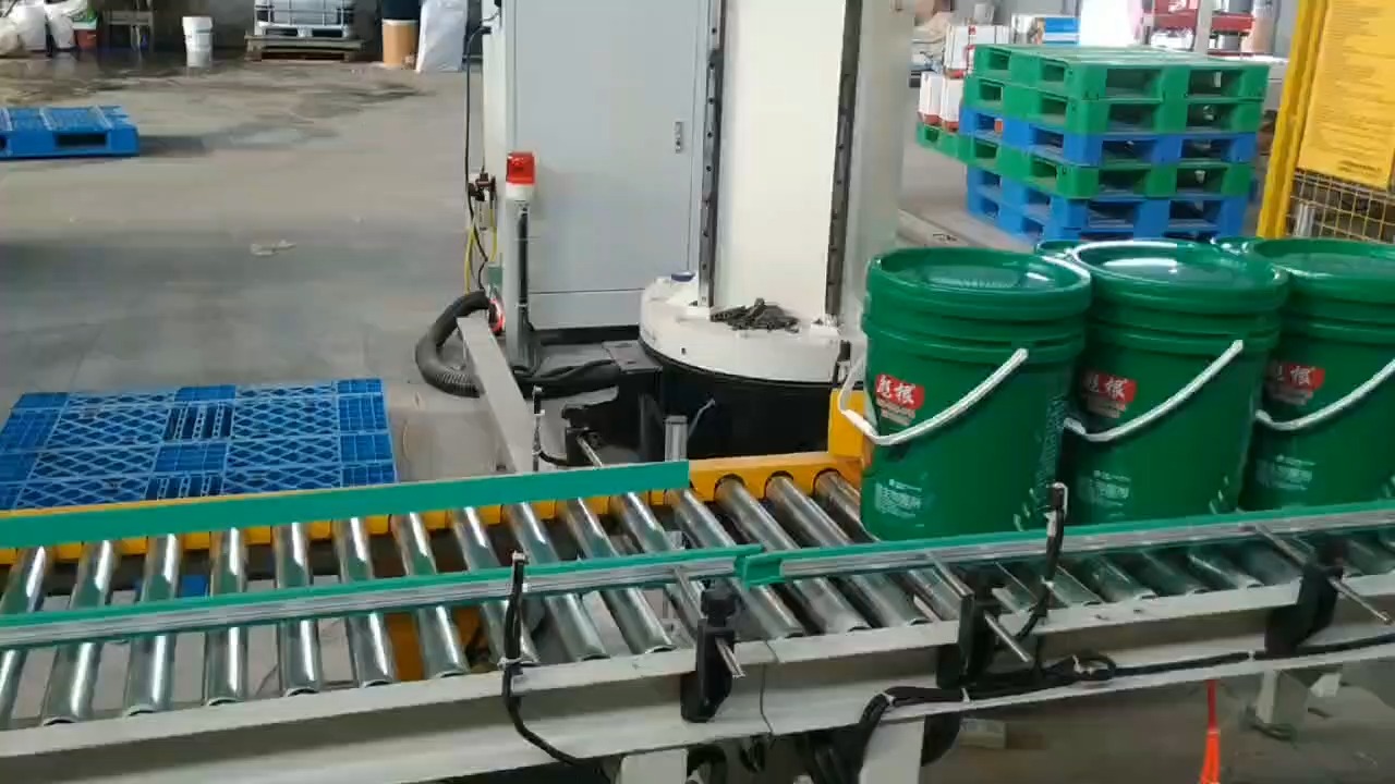 桶装水溶肥立柱码垛机器人一次码垛多桶效率高