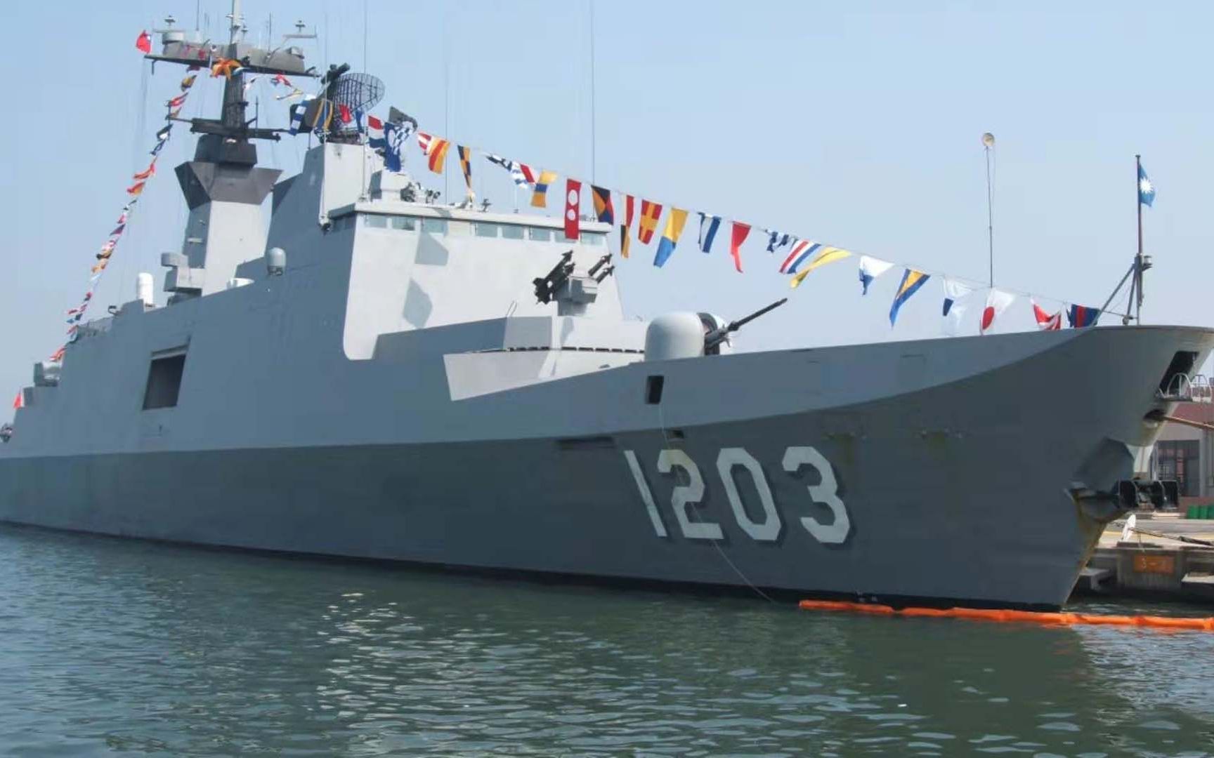 台军最先进战舰在母港趴窝 真相雷人