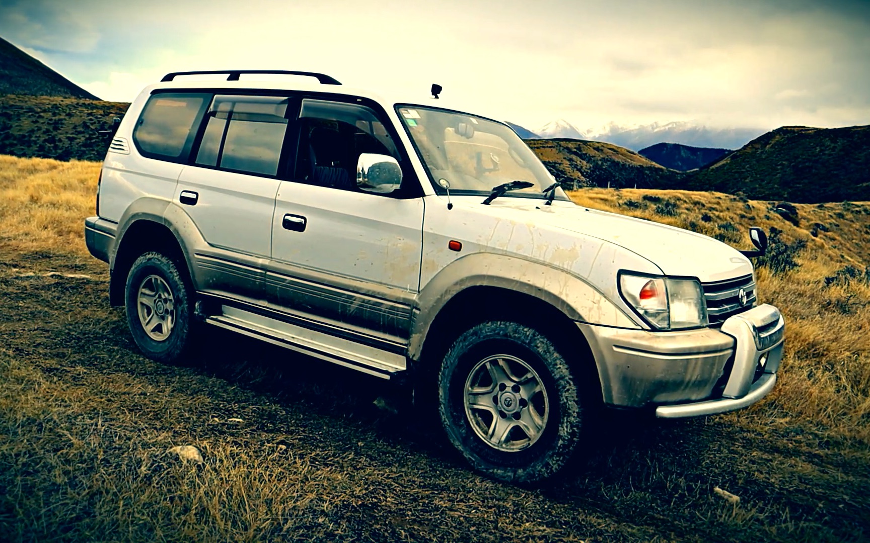 我在新西兰开着90年代的丰田越野车玩泥巴_哔哩哔哩 (゜-゜)つロ 干杯