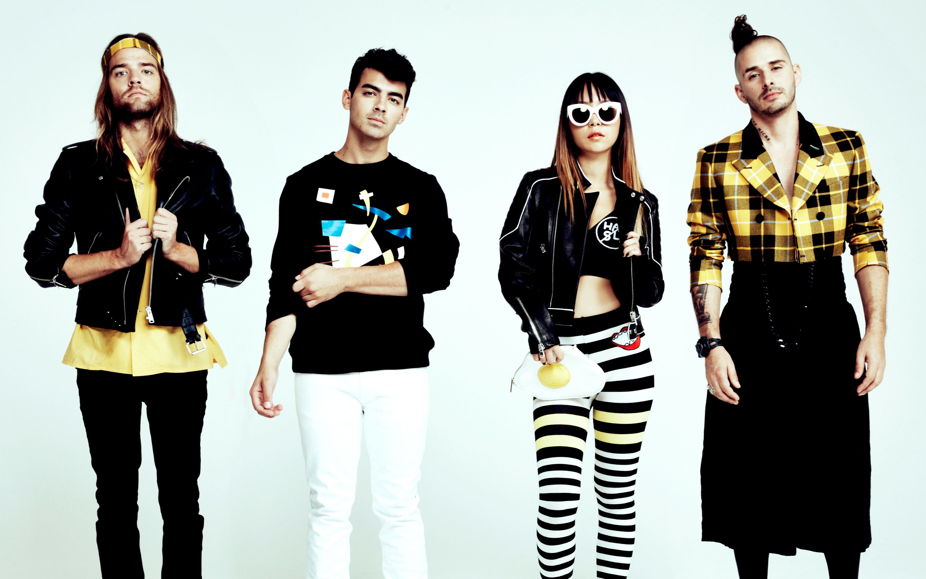 [图]【歌词MV】DNCE - Cake By The Ocean (2015)