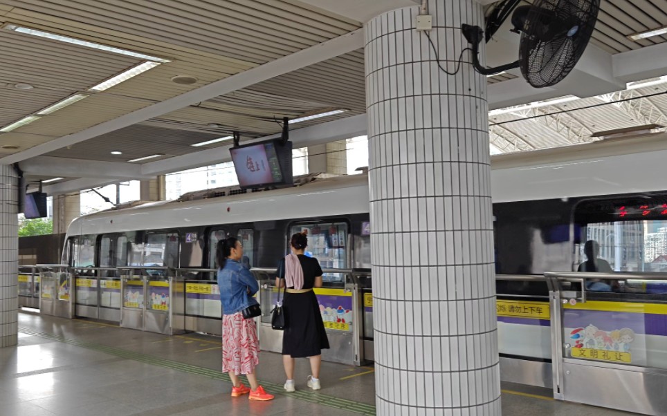 【上海地铁】轨道交通4号线列车进入上海火车站