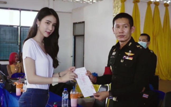 vlog泰星yoshi出现在征兵现场弟弟们口水都流出来了