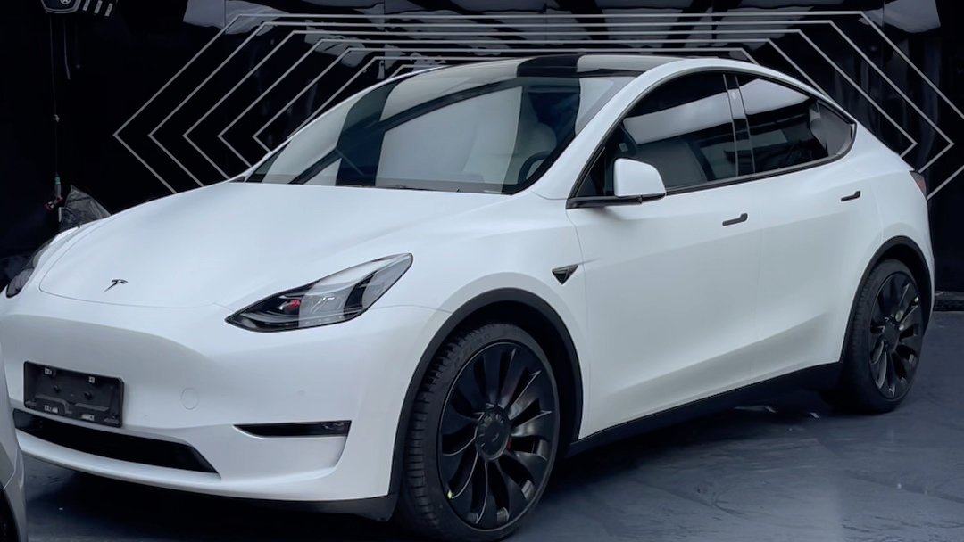 给白色特斯拉贴上哑光车衣是一种什么样的感觉呢走今天我们一起去看看