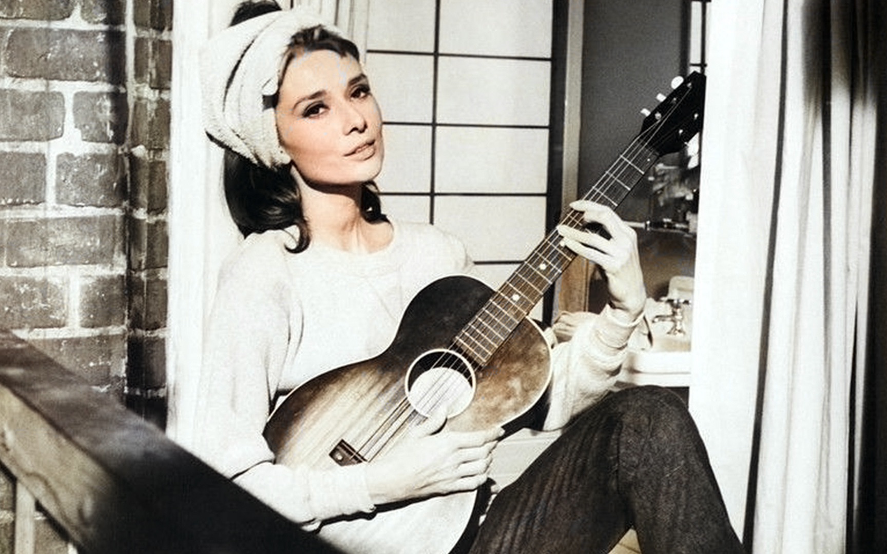 奥黛丽赫本一曲moonriver温柔嗓音迷倒无数让人心醉