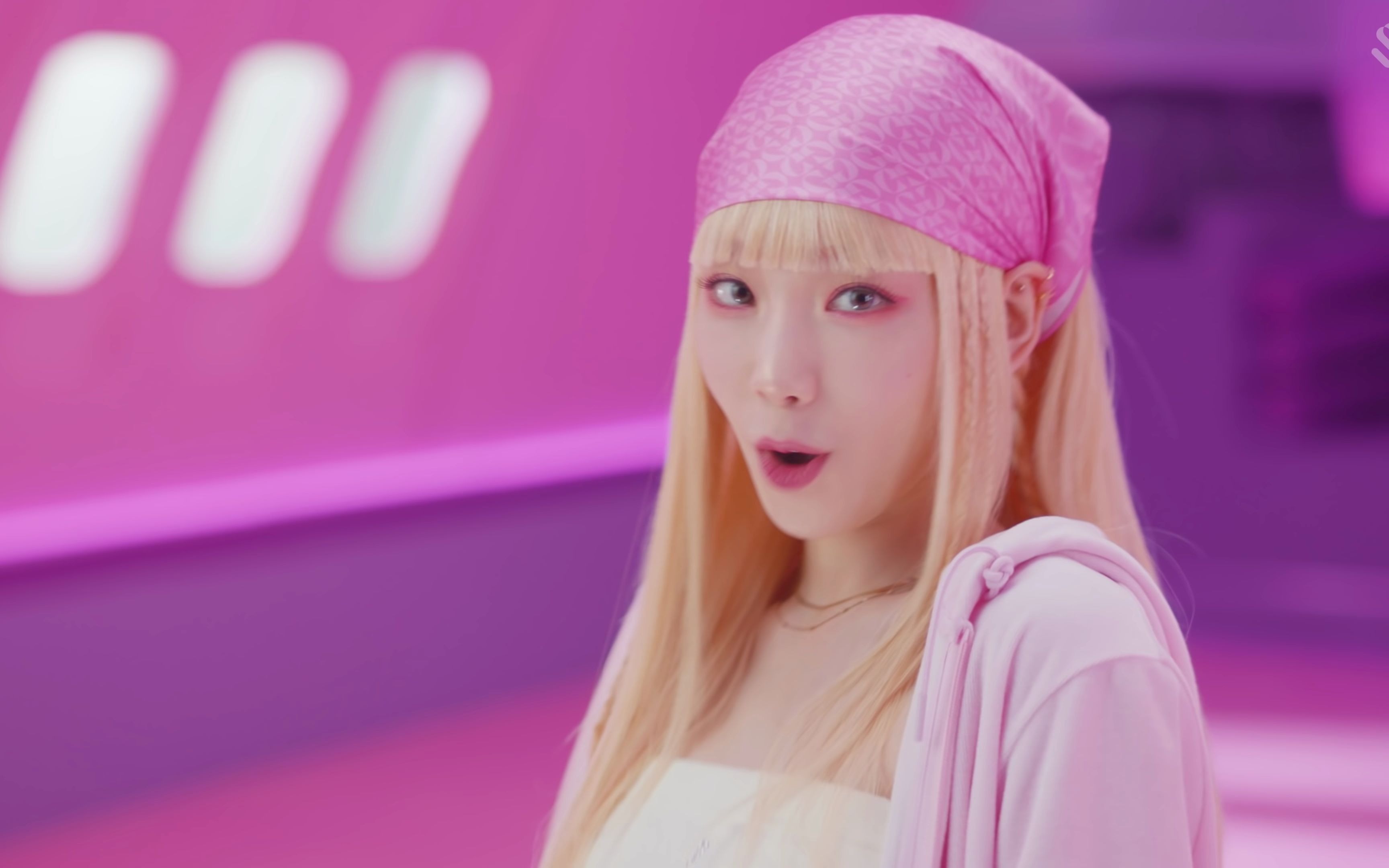 【金泰妍】taeyeon -《weekend》最新曲 mv