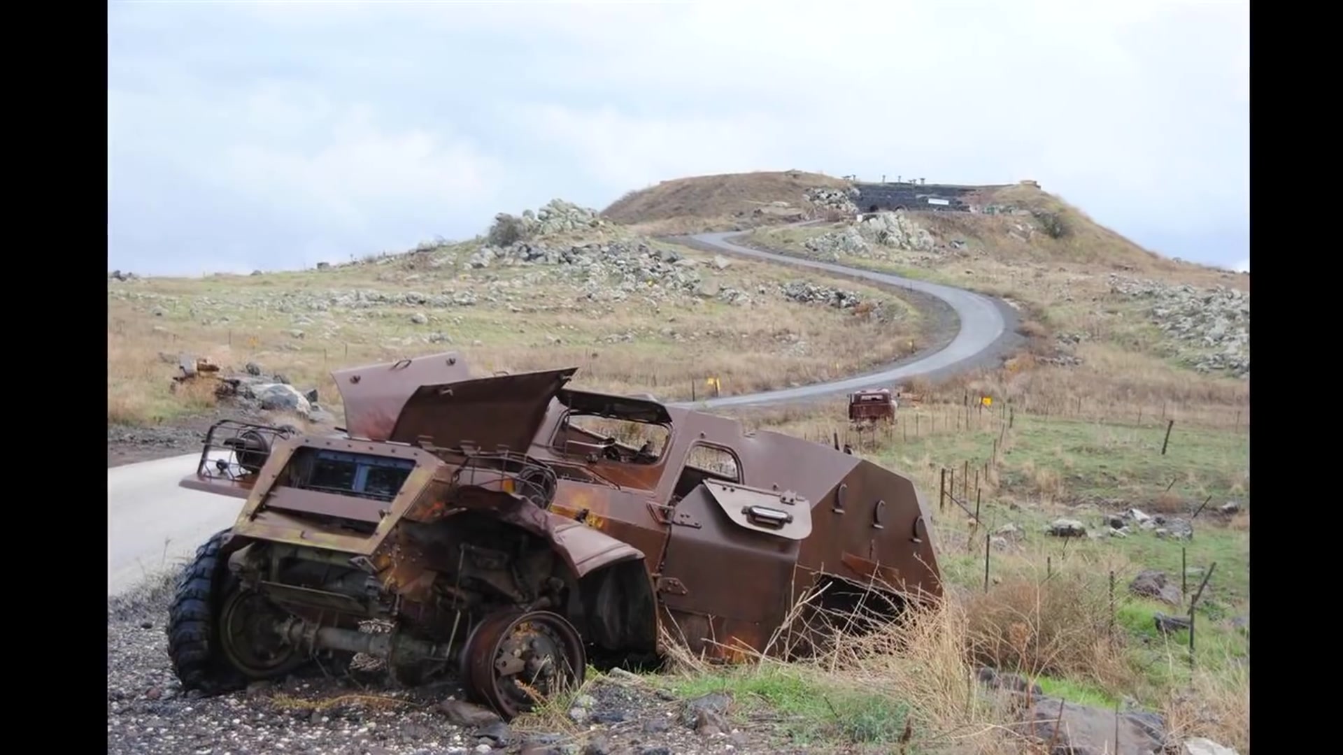 战争中被遗弃的坦克-战车残骸iraq war abandoned tank - wreckage of
