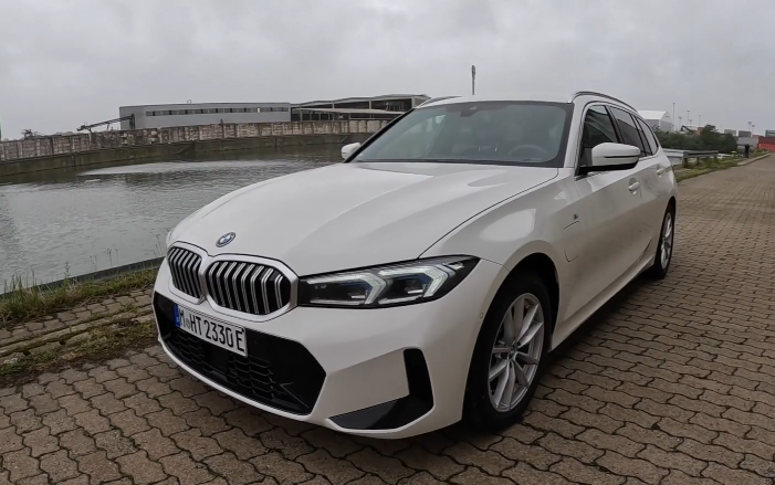 2024款宝马330e旅行版 混合动力 外观和内饰细节