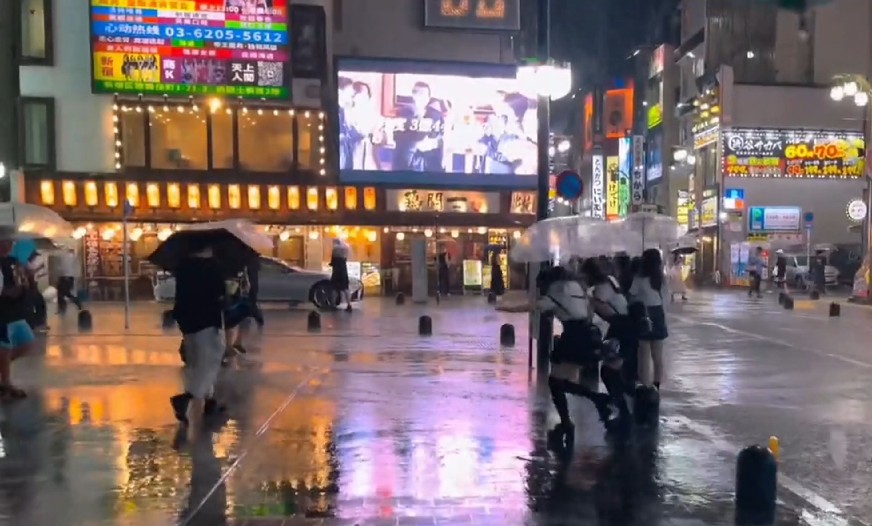 "东京下雨,淋湿巴黎"