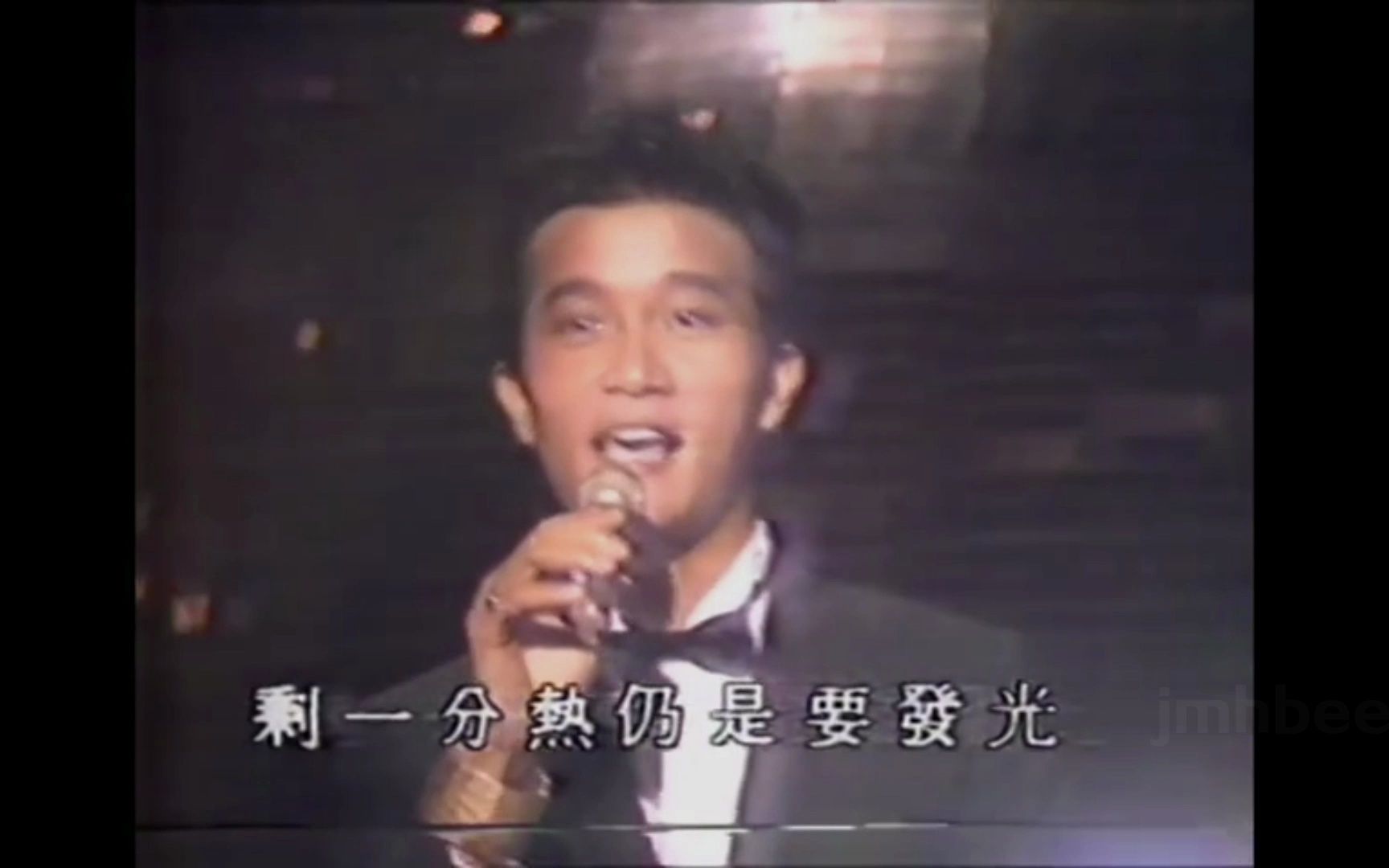 [图]《喝采(喝彩)》(1981年金唱片颁奖典礼)粤语经典歌曲MV-陈百强