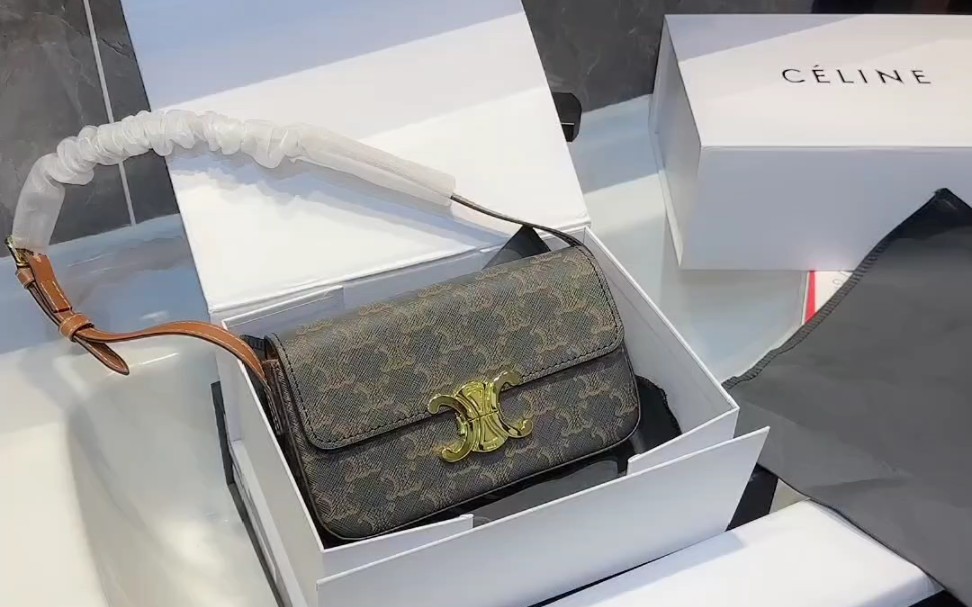 celine很喜欢马车元素整个包很复古,又很通勤box女包 新款复古凯旋门