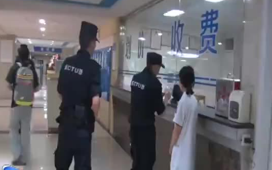 [图]一男科医院被警察包围，抓走84名“专家”…“医生”月入40万，如此丧心病狂？