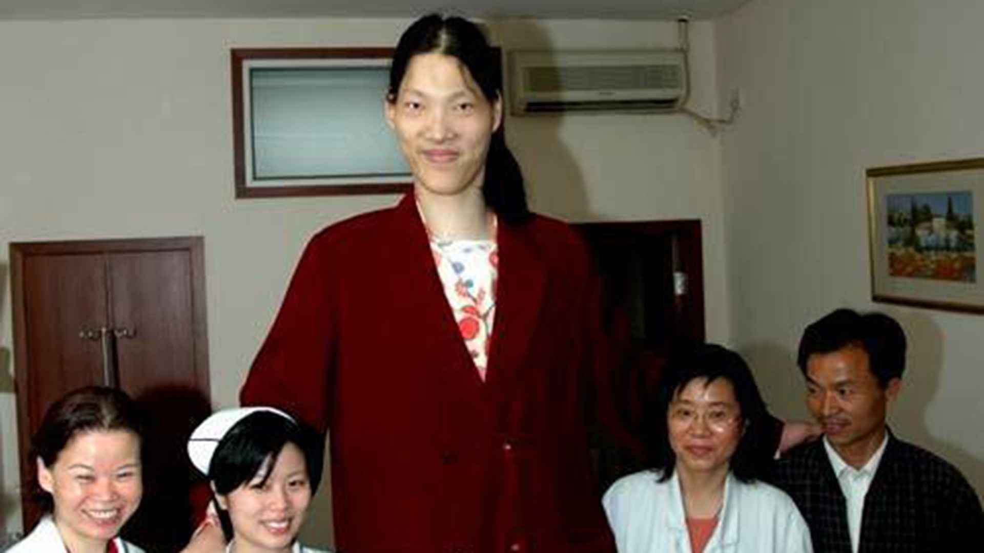 中国第一女巨人,脚奇大鞋子需特制,因为这个停止生长