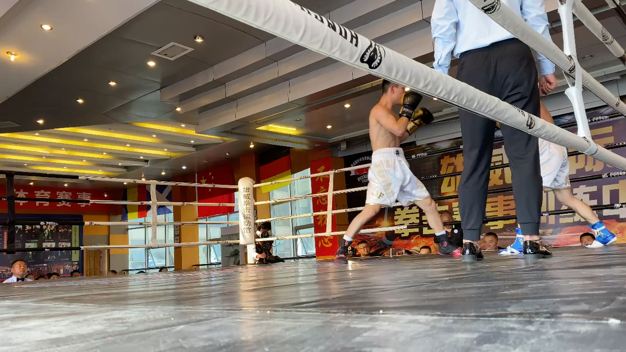 拳击实战,与高手训练就会觉得自己在不停的成长与进步.