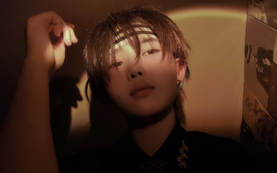 我一直在承受这个年纪不该有的帅气和机智我好累