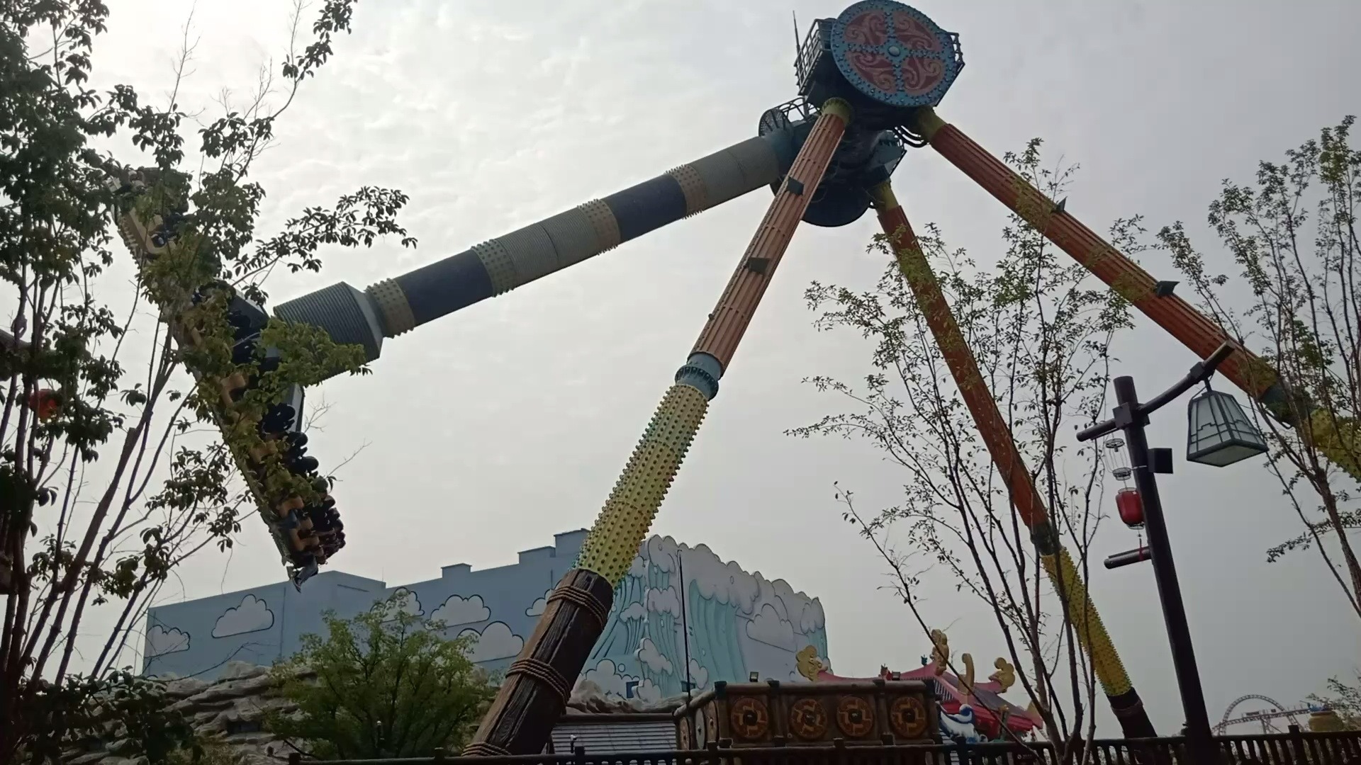 无锡融创乐园大摆锤