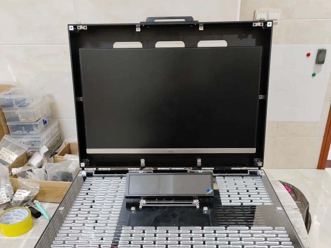 3 手提电脑 24寸屏幕 铝合金手提机箱 内置键盘 内置副屏 顶级台式机