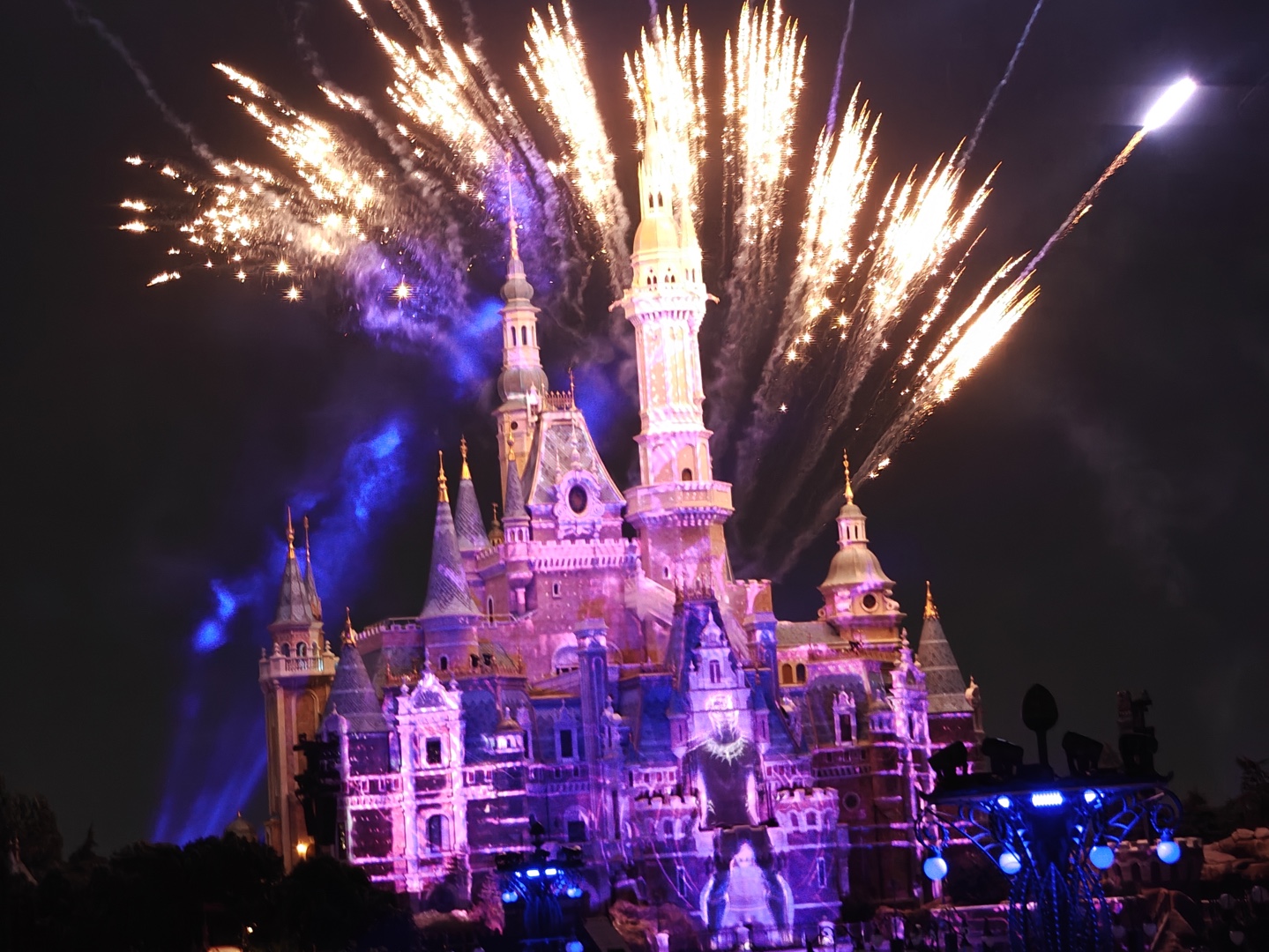 迪士尼焕景露台位的烟花视角