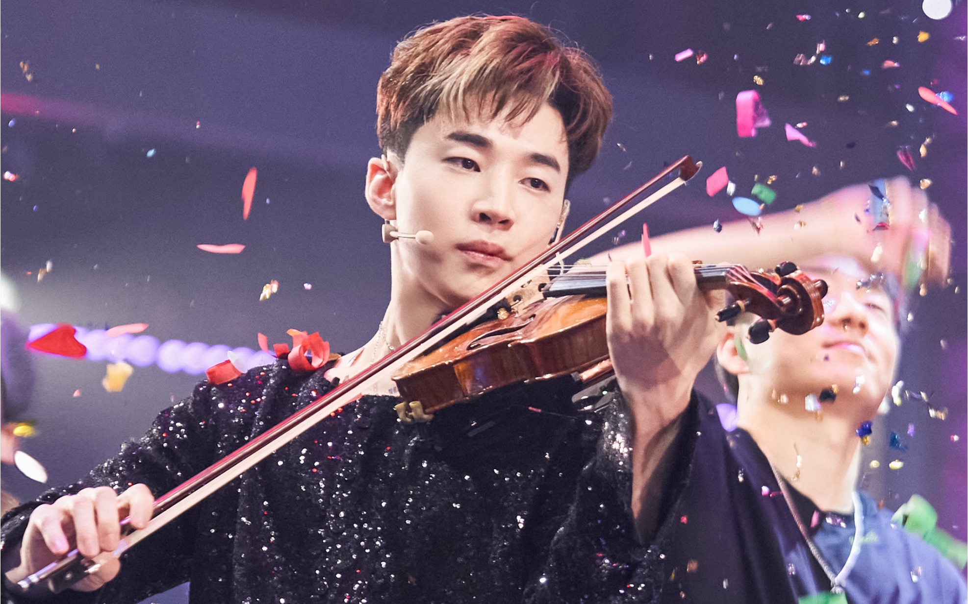刘宪华拉小提琴图片