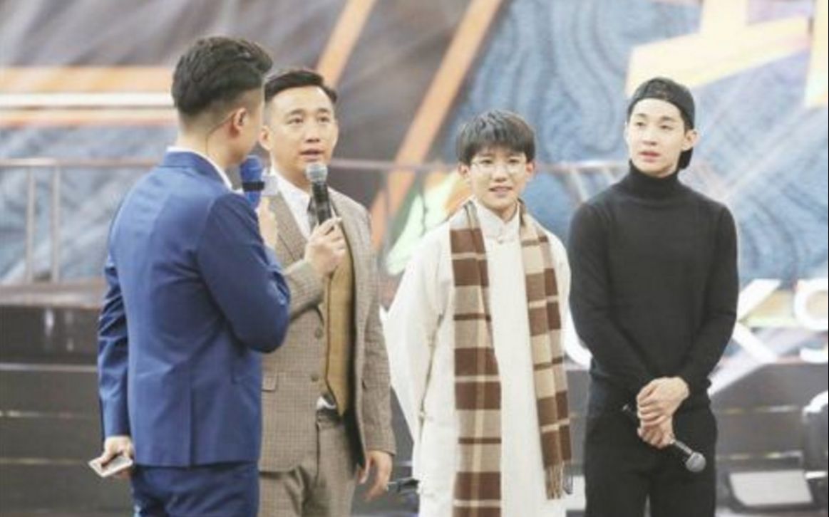 王源刘宪华同台合作《我想我是海》,台下炸开了锅,黄磊听嗨了_哔哩