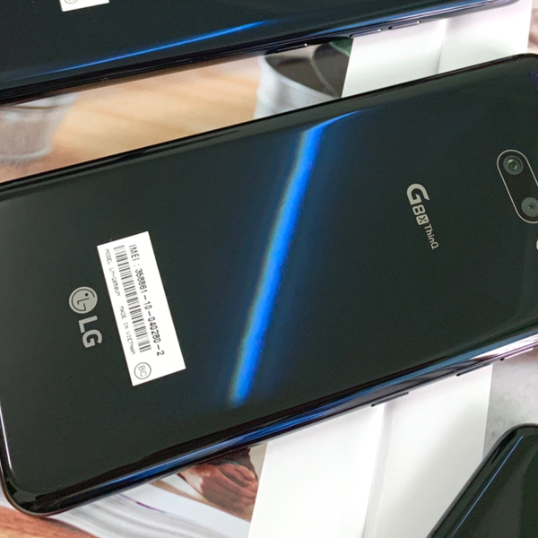 LG G8X ThinQ 美版的V50S，屏下指纹，855处理器，难得的像头后盖一体化