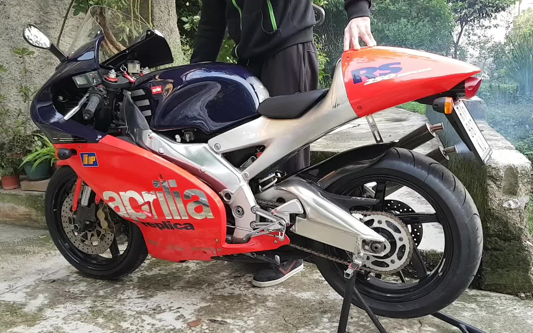 声浪实拍 / 阿普利亚 rs250 声浪 启动 热车 合辑