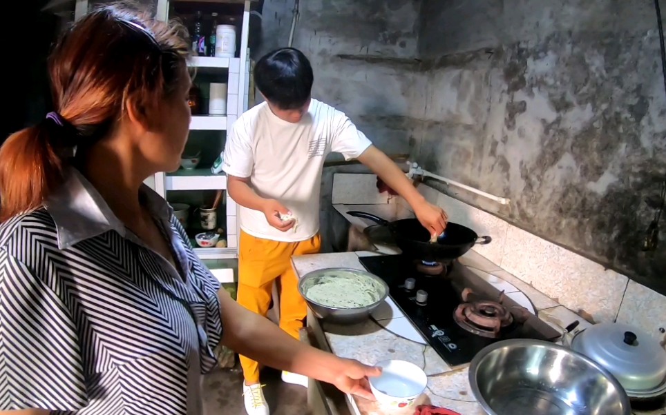 四川农村传统美食,油炸麦粑你有吃过吗,一口下去满满的回忆哔哩哔哩bilibili