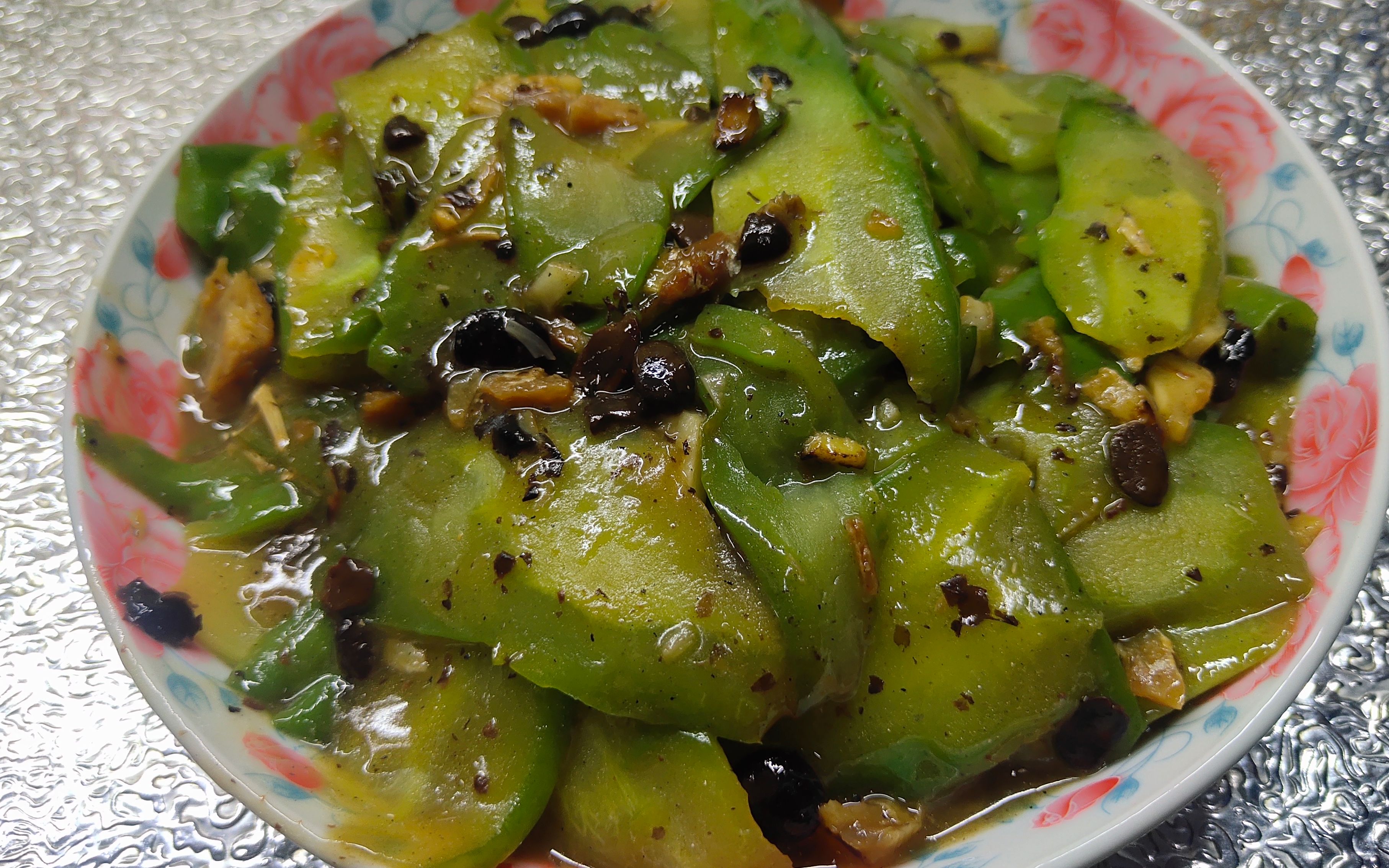 豆豉鲮鱼炒苦瓜的家常做法,好味而下饭,学会回家做