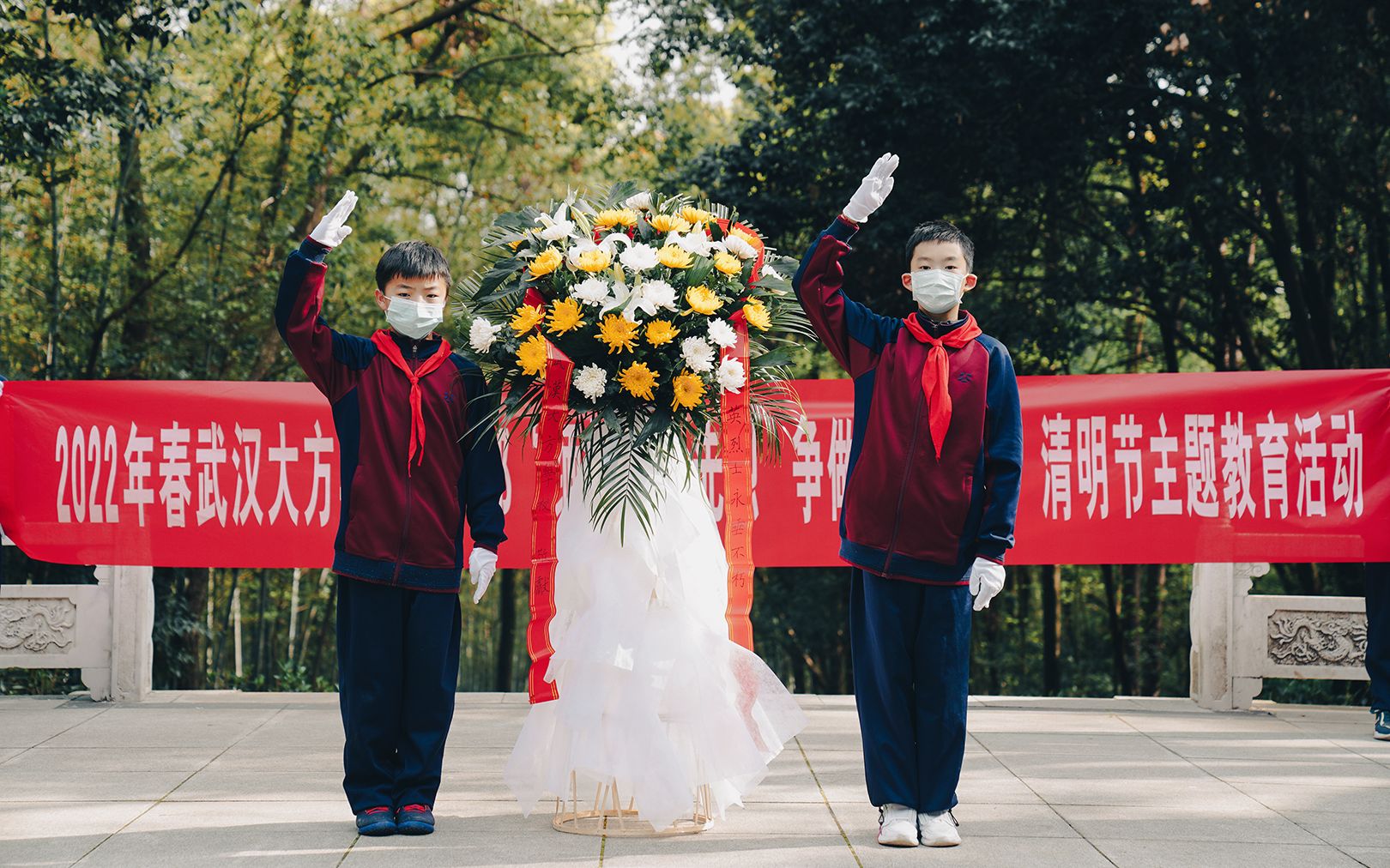 [图]清明祭扫烈士墓｜愿以吾辈之青春，捍卫盛世之中华！