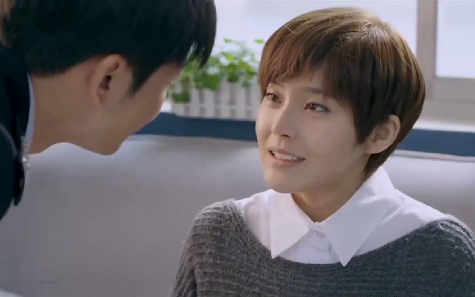 江城:这女人也太大胆了,当着正牌女友面约男警,够厉害的