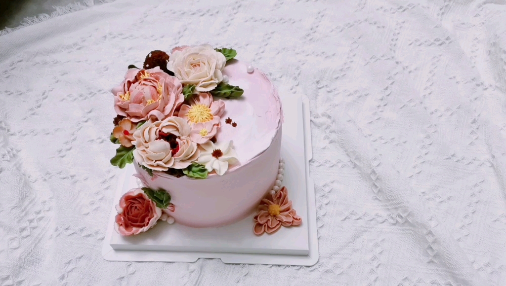 粉色系韩式裱花蛋糕