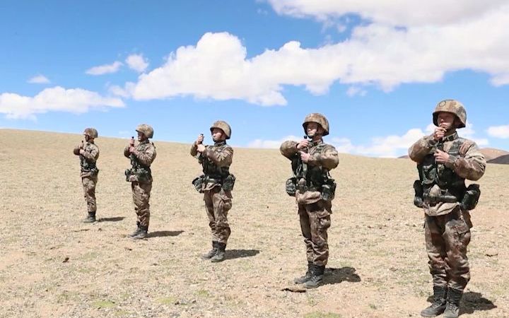 [图]飒！高原女兵的青春誓言