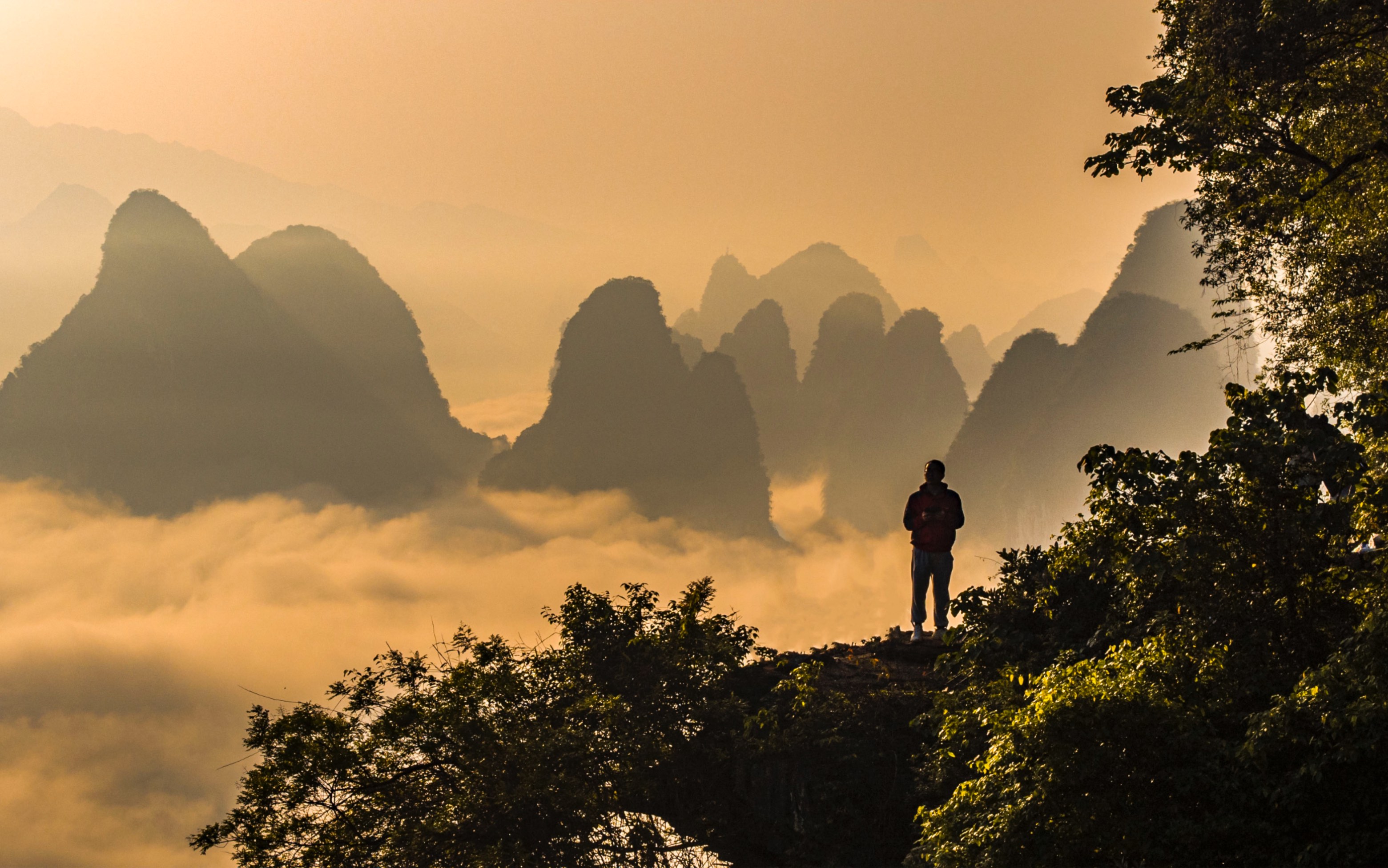 云海之上 山川之下