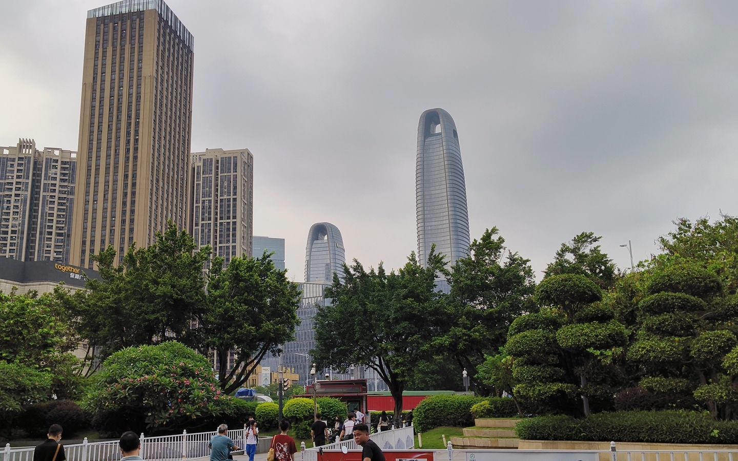 广州地铁万胜围站,各个出口一次就给你拍清楚-4号8号线换乘站