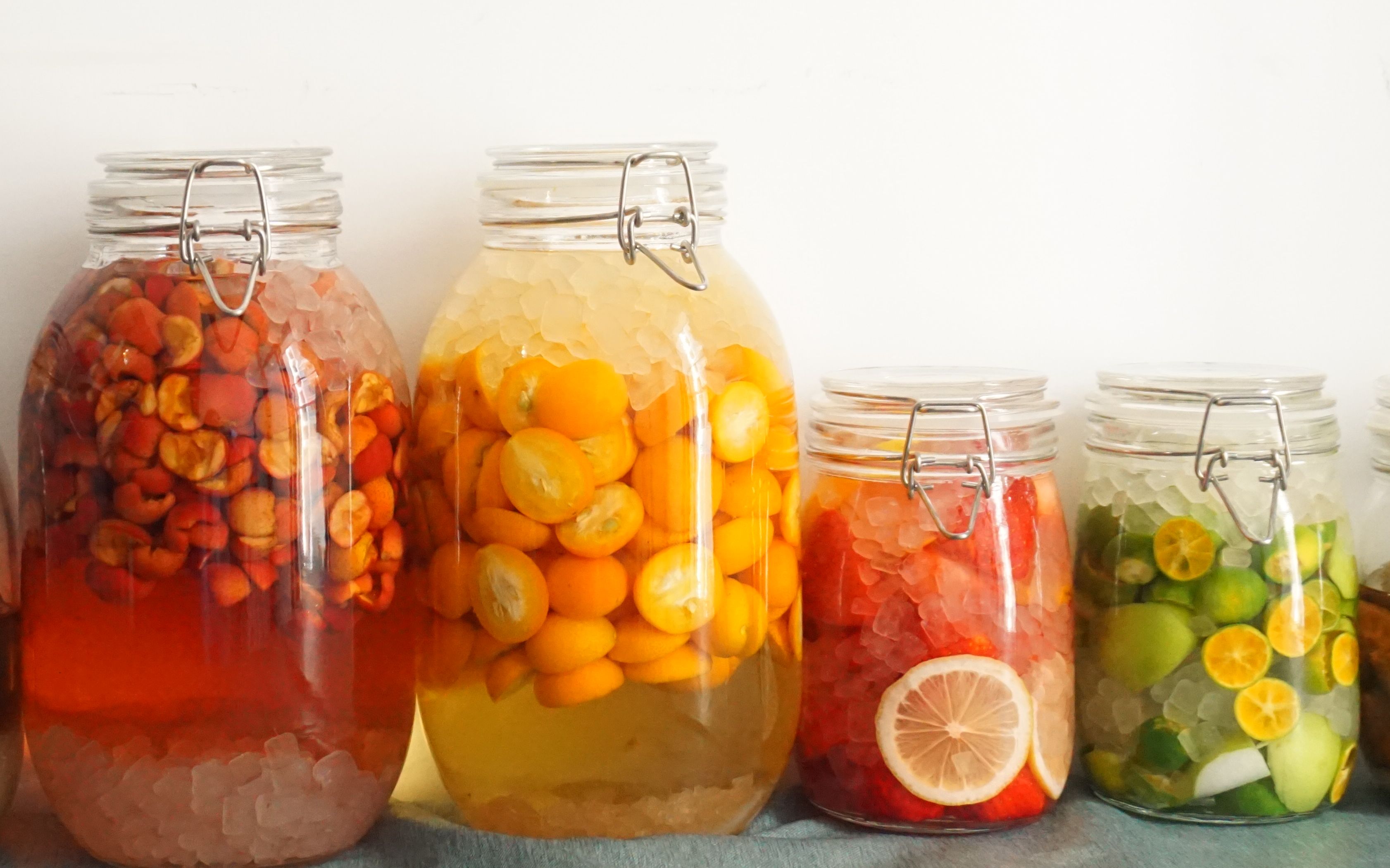 山楂酒,金桔酒,在家自制果酒