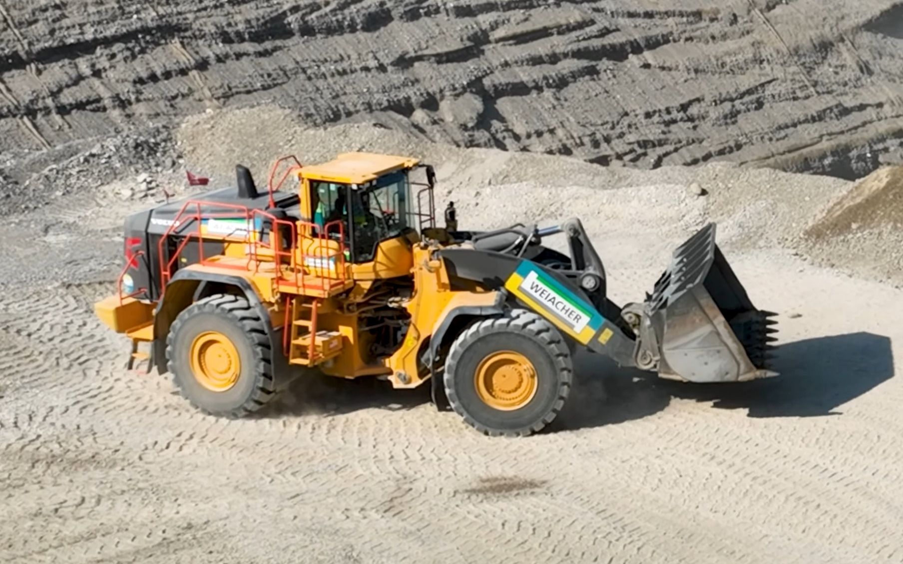 沃尔沃l350h装载机施工作业4k