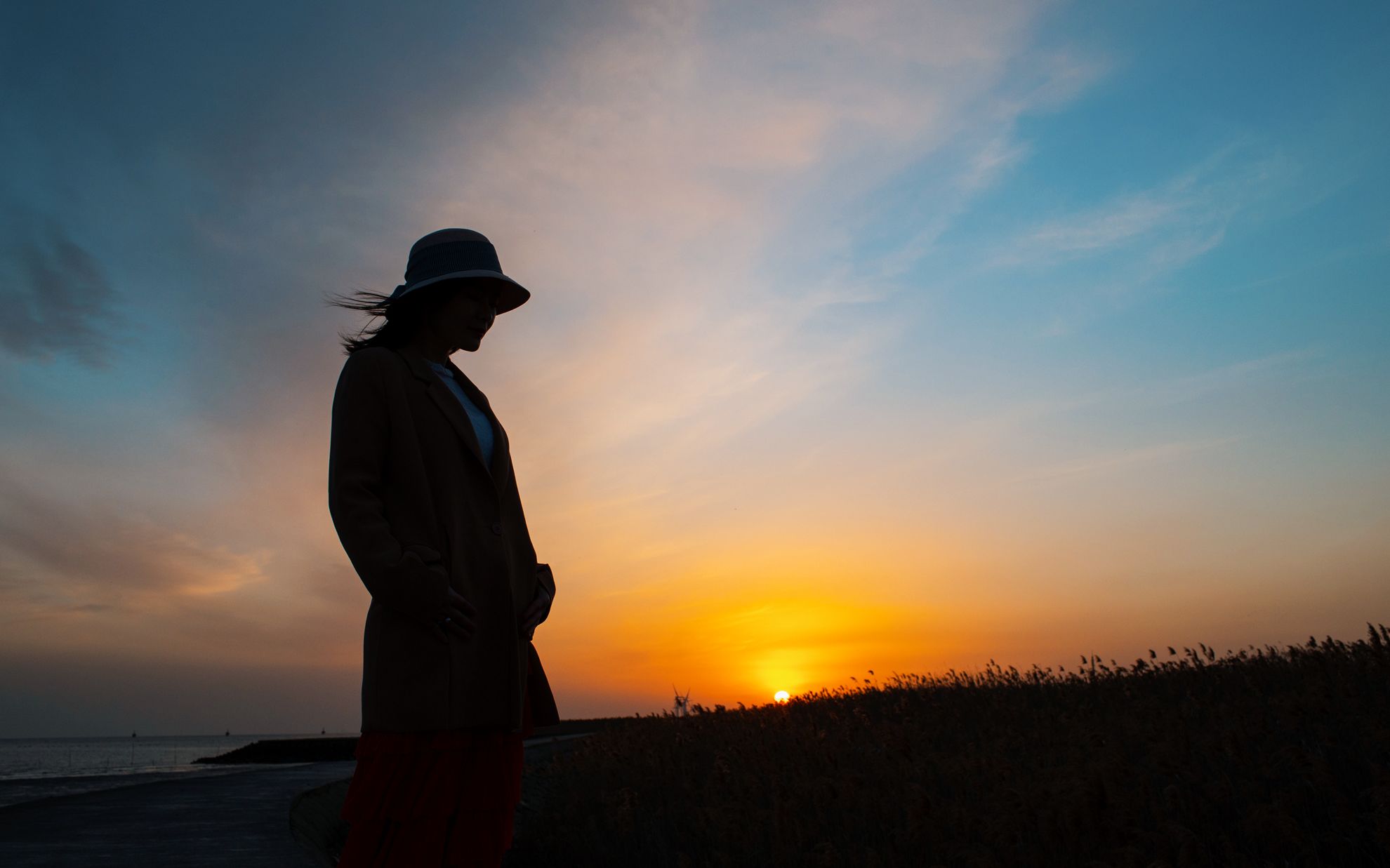 海边的小清新和闪灯落日人像