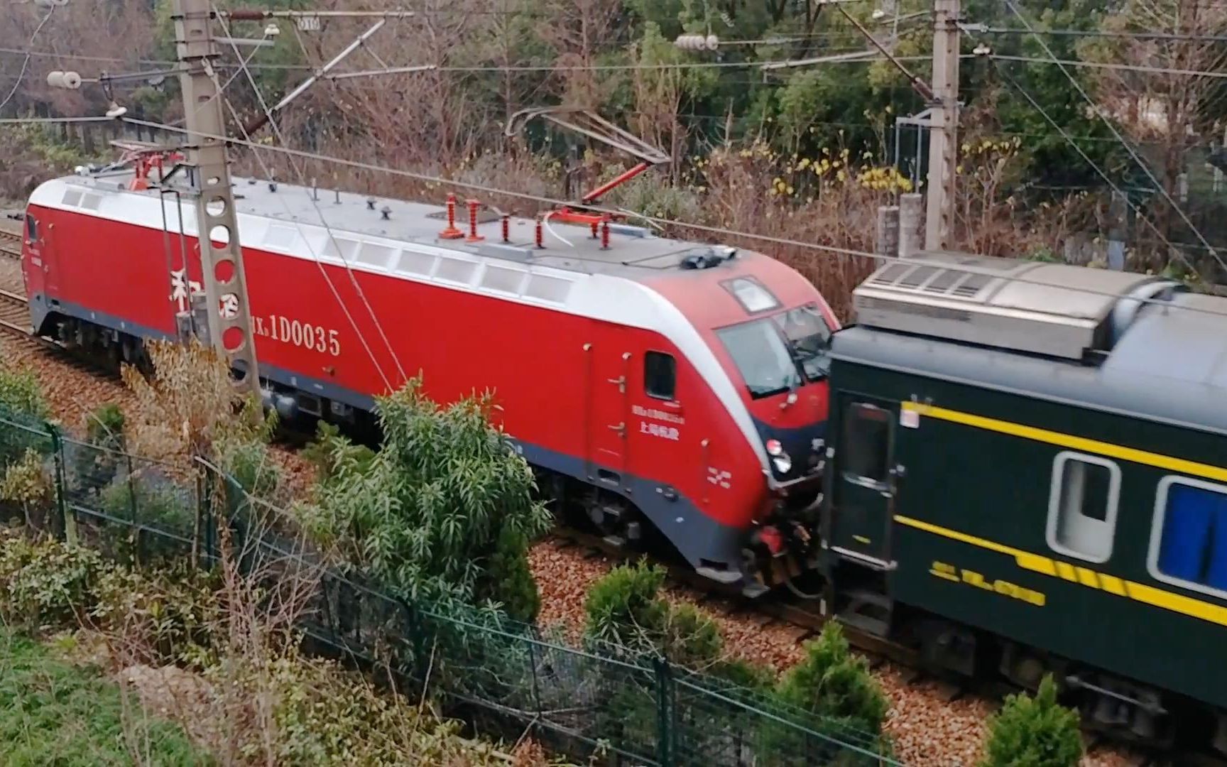 火车运行中突然减速,刹车声很清晰!k1107次列车接近杭州站