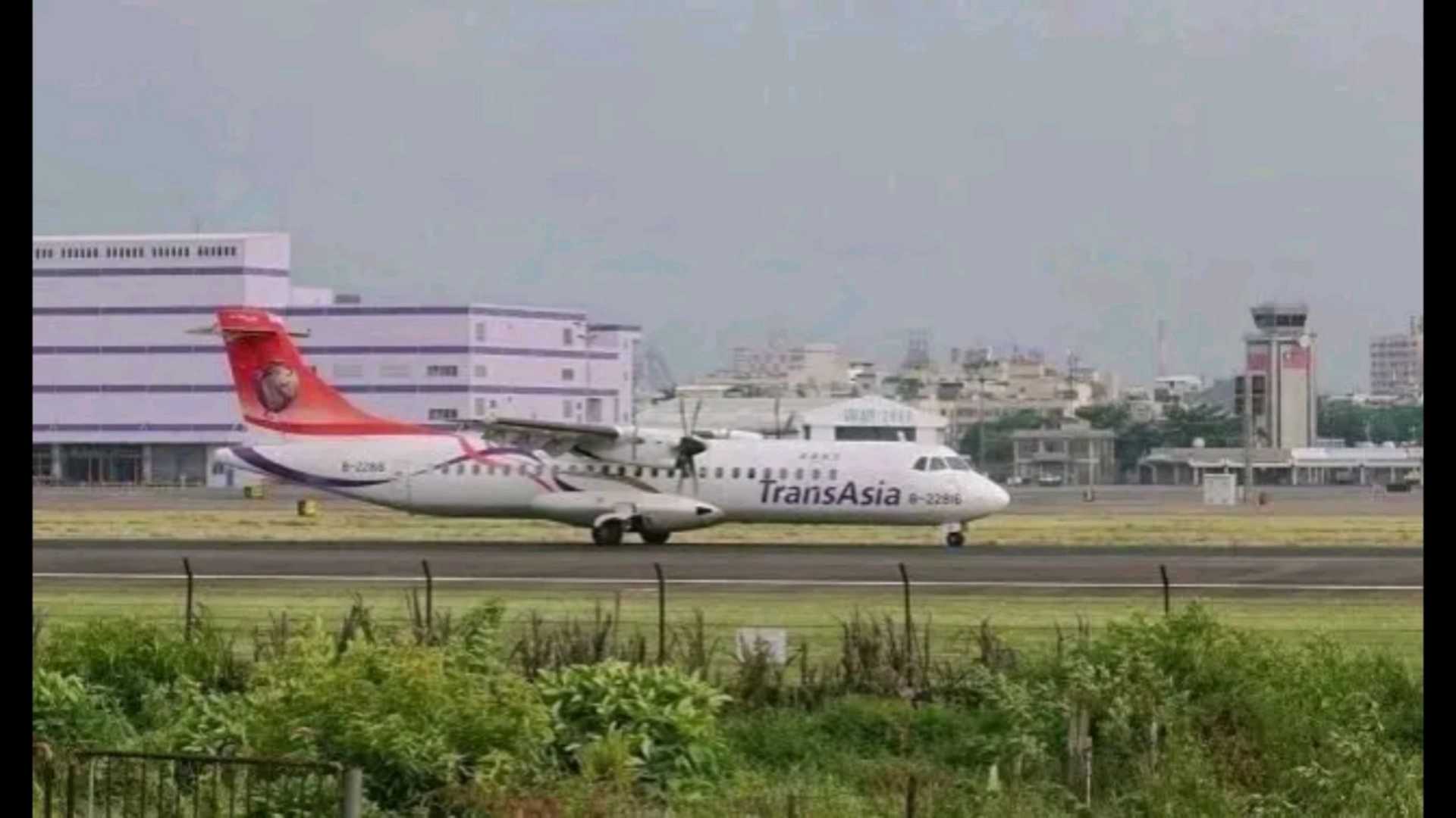 台湾复兴航空235号班机图片