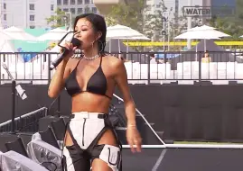 Télécharger la video: 【韩语音乐现场】JESSI 湿身 现场 WATERBOMB 2019 INCHEON - JESSI