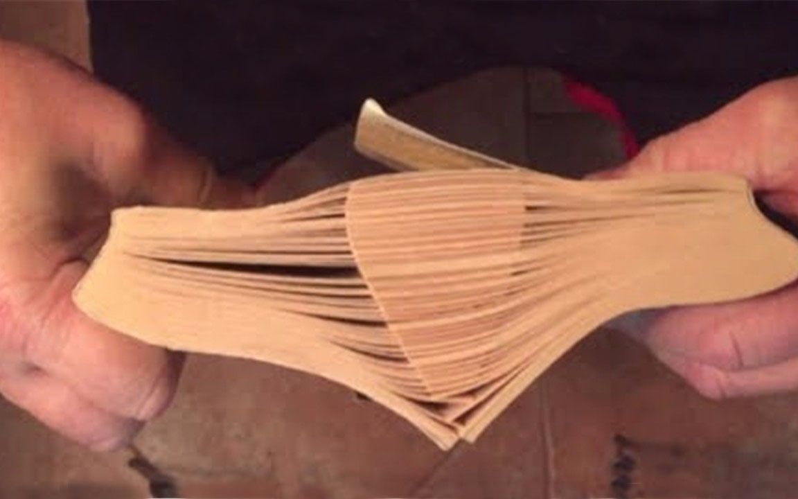 把两本书交叉放在一起,怎么拉都拉不开,这是什么原理?