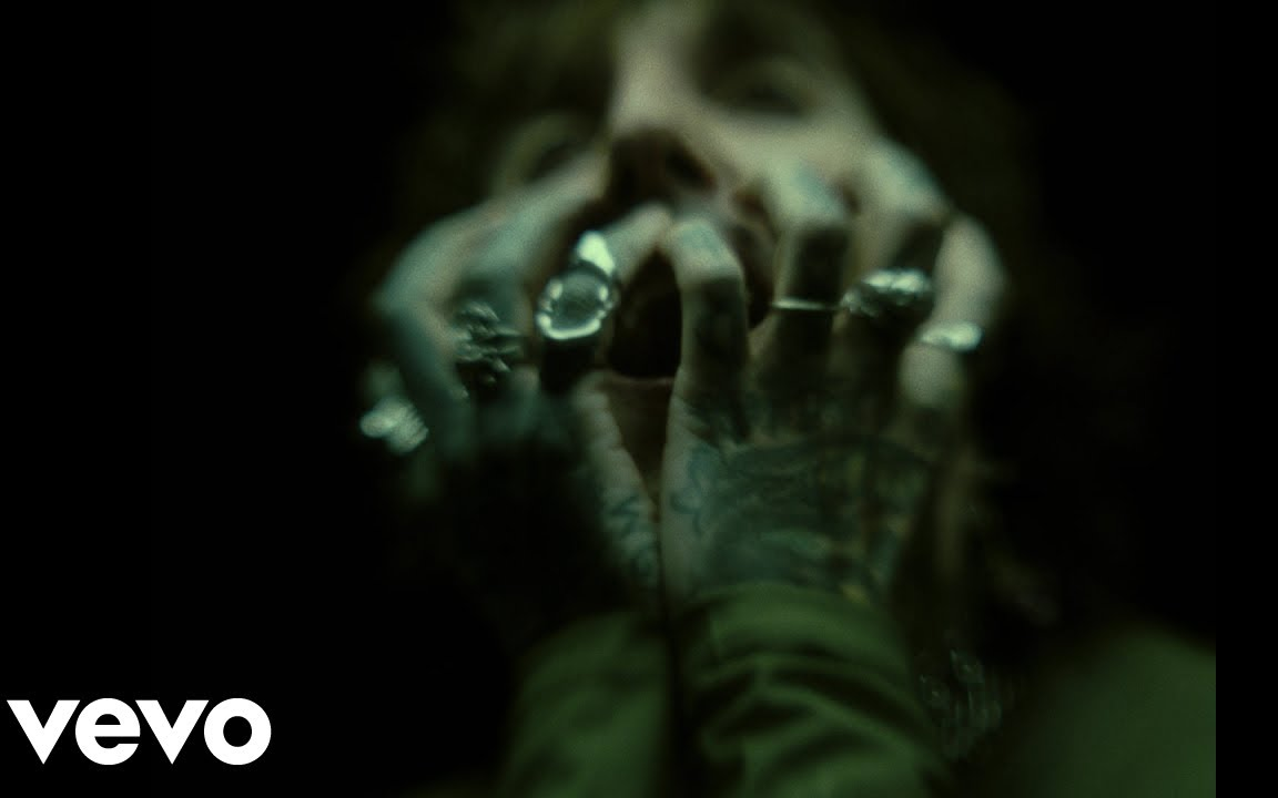 [图]英国另类摇滚乐队Bring Me The Horizon - sTraNgeRs (Official Video)