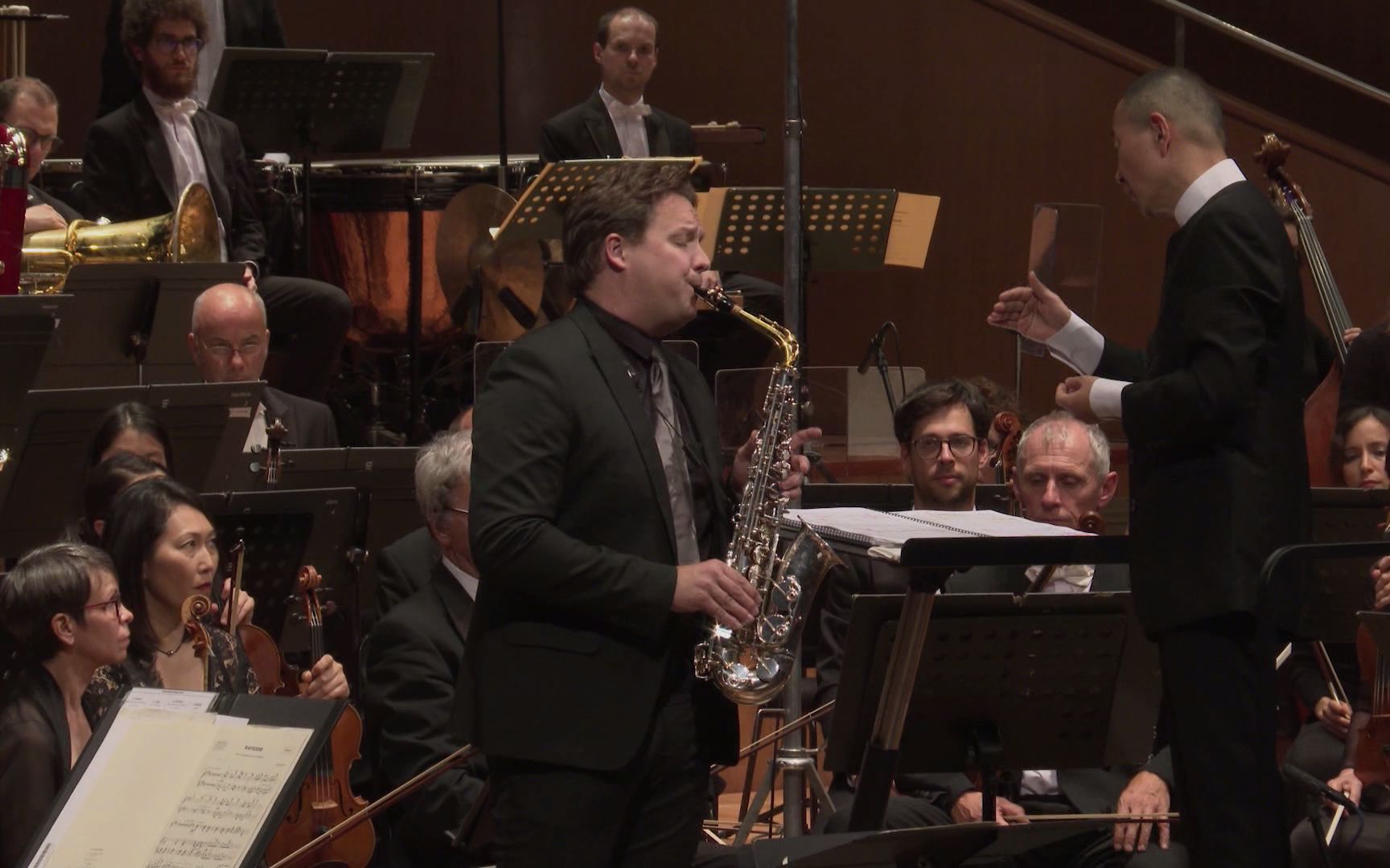 谭盾指挥法国里昂交响乐团德彪西狂想曲萨克斯与交响乐团