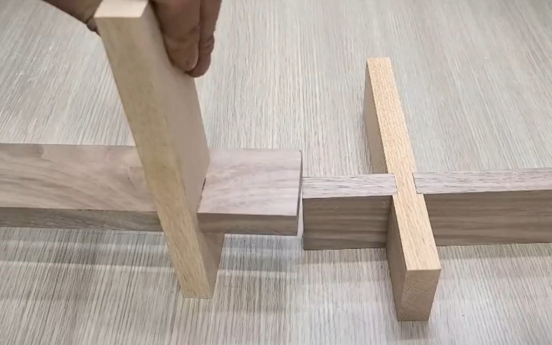 榫卯结构看似相近结果各异合理运用十字榫制作简洁安心的功能挂镜