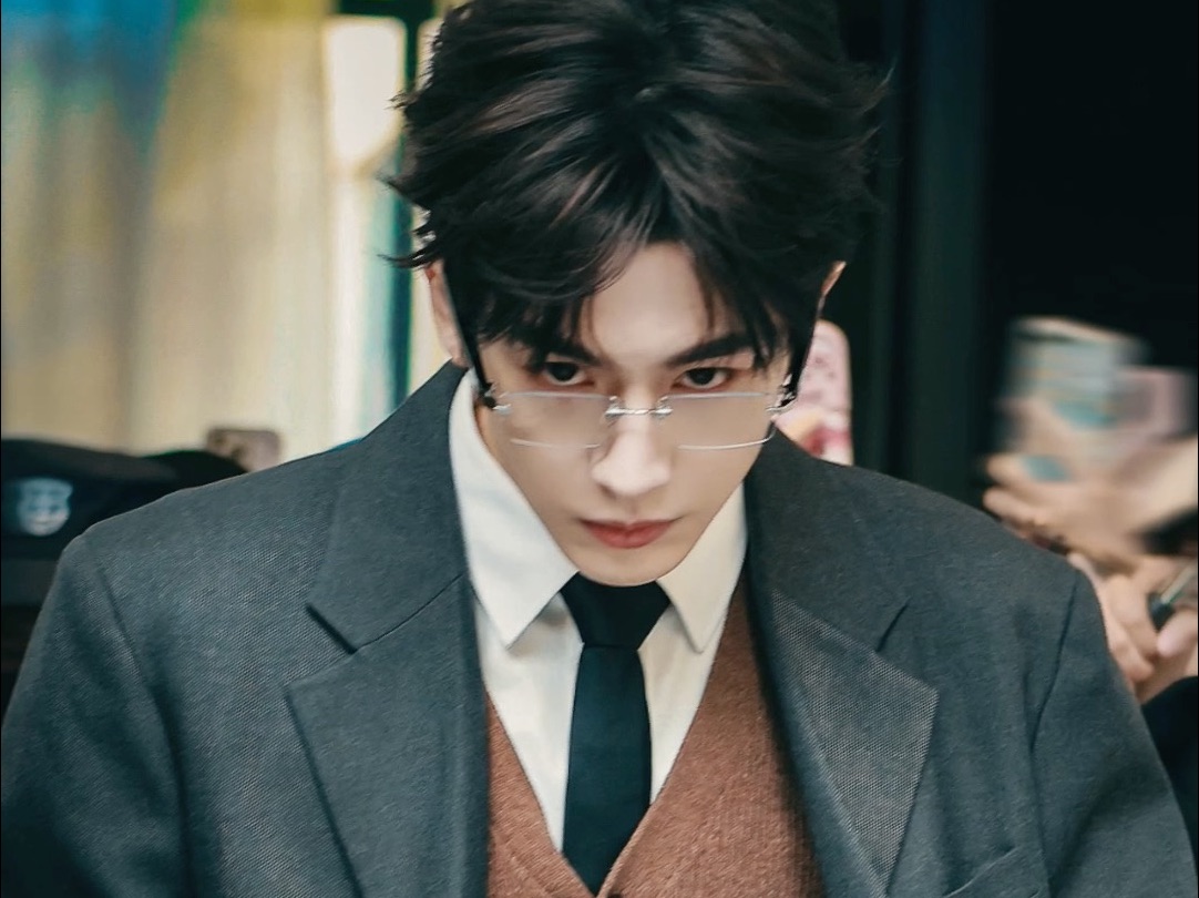 哪家的大少爷回来了?