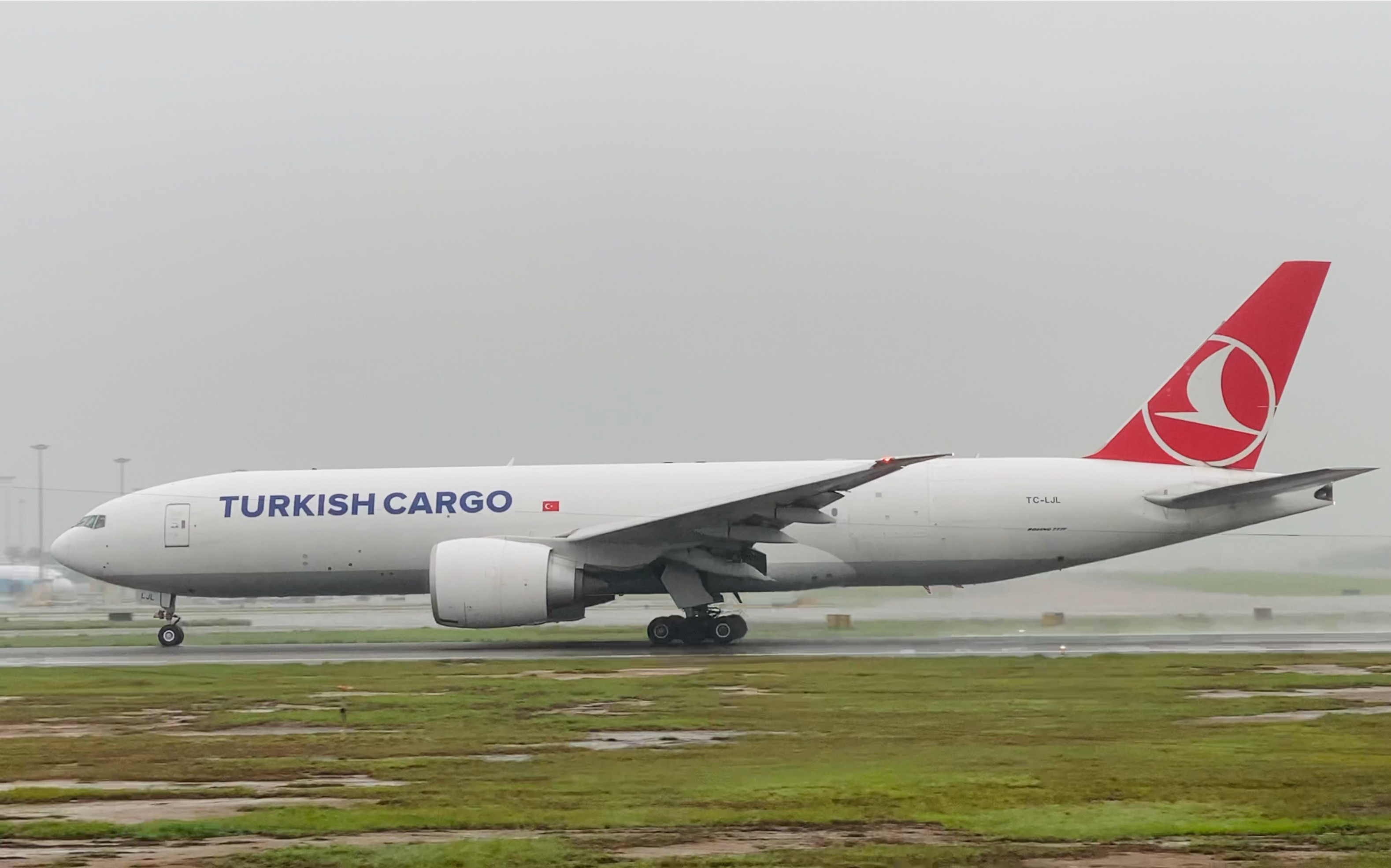 土耳其航空b77l起飞水花秀