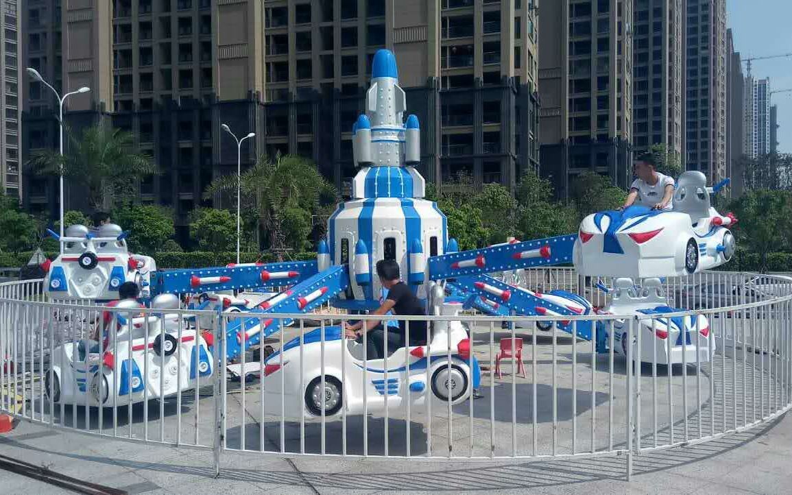 广场新款游乐设备 自控飞车 儿童游乐设施自控飞机