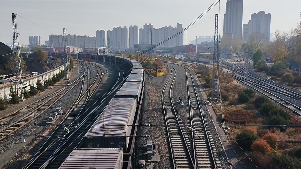 拉滨铁路&滨北铁路-十月末哈尔滨北观内燃货列通南北1