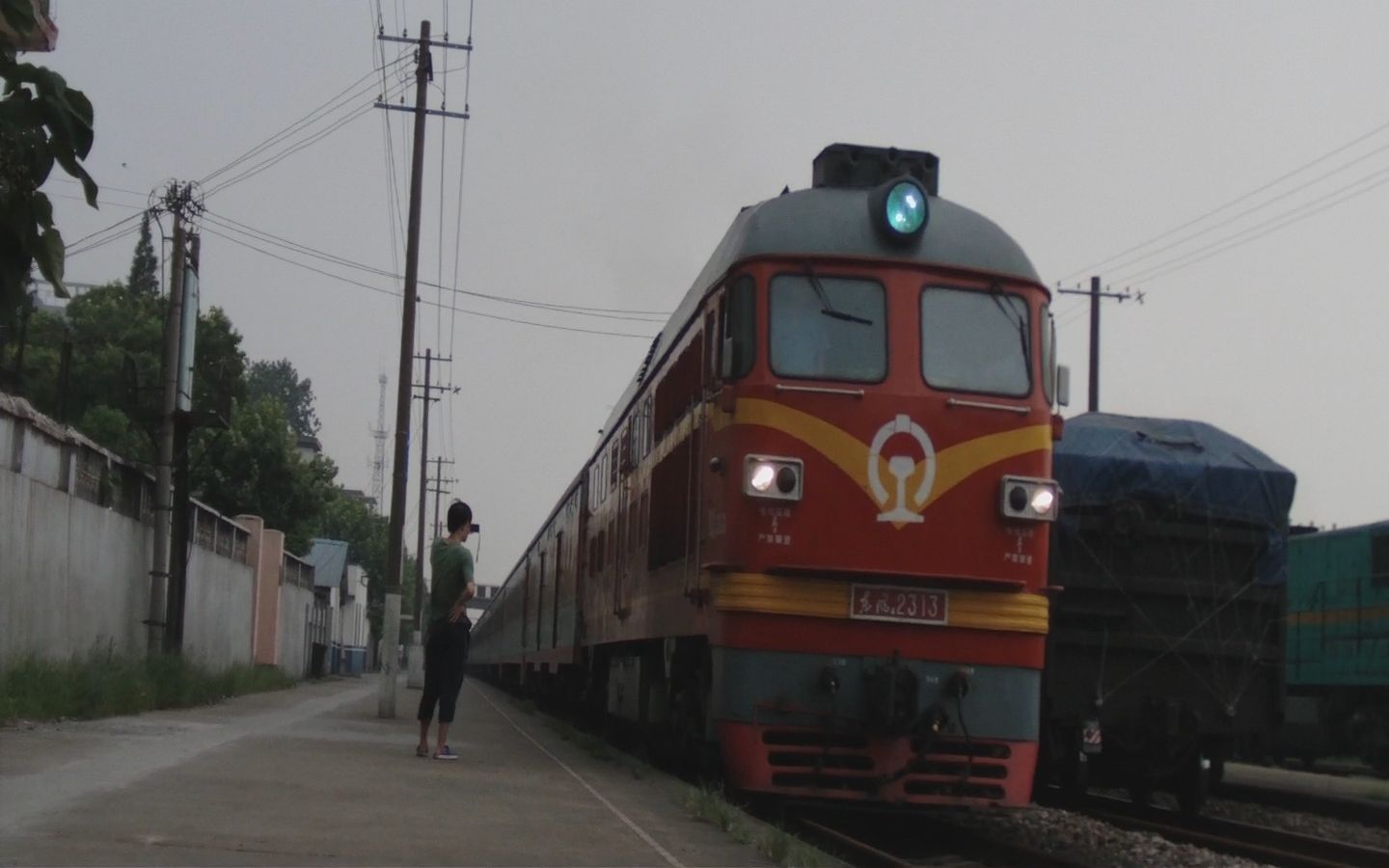 【遠古視頻】南局鷹段df4b牽引k46次馬鞍山站發車